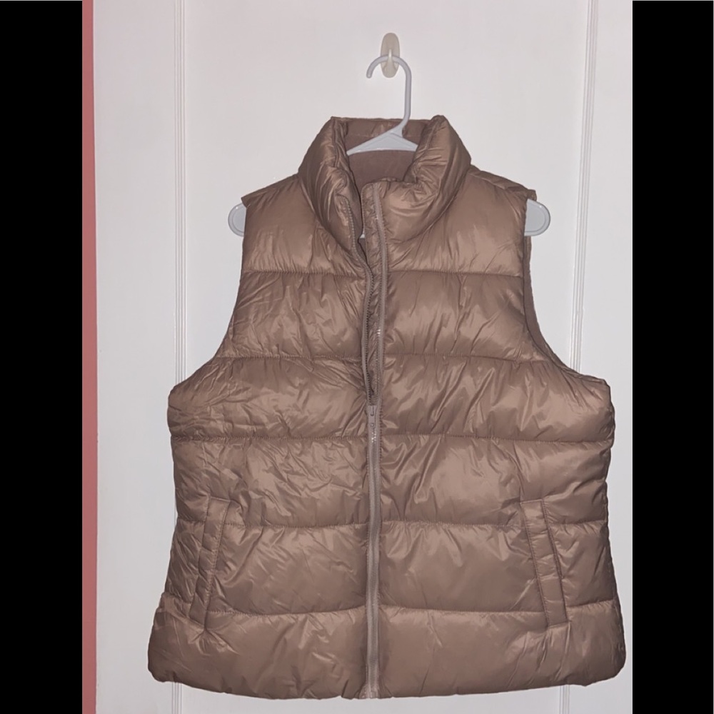 Women’s Old Navy Puffer Vest